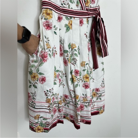 Anthropologie Gal Meets Glam Teresa Floral Wrap Dress Size 6
Tradwife - Picture 11 of 16